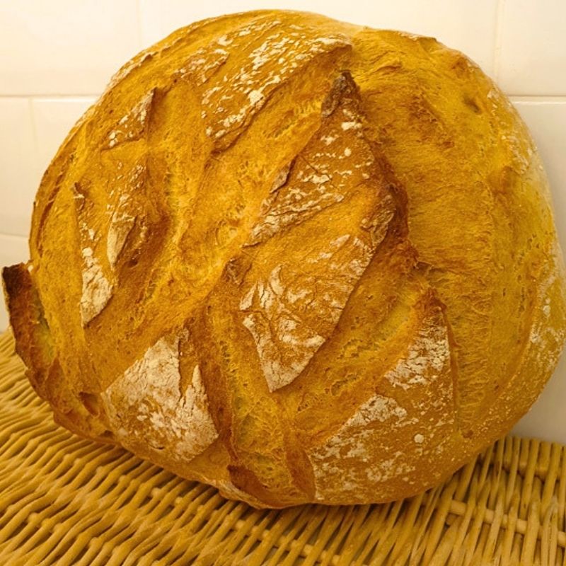 Pan de masa madre en horno de piedra